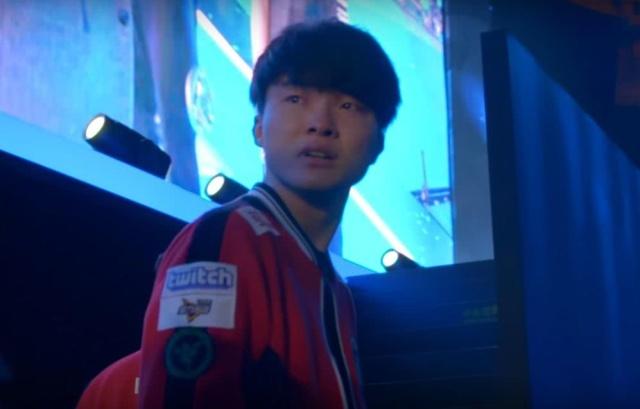 Top Esports vs LGD Gaming 资格生死战首发阵容：双方均为主力选手， 369 选择单挑 Sasi 。