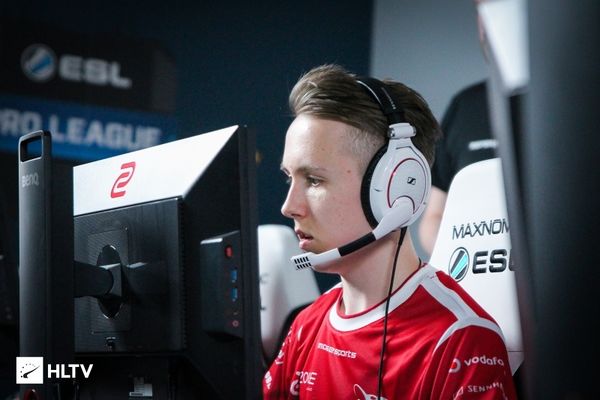 S赛小组赛第一日小结：JDG、RNG小组赛首战告捷，TES明日对阵GAM